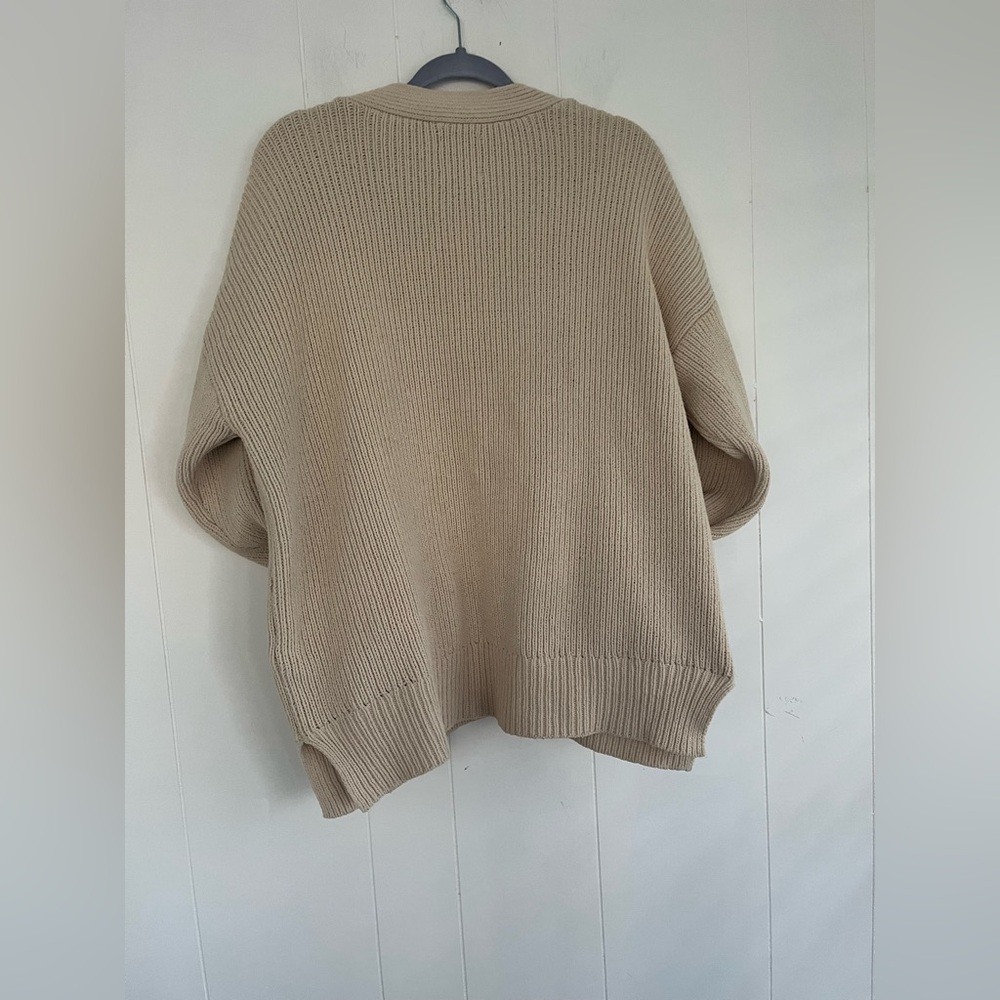 Abercrombie & Fitch Oversized Cream Cardigan
Buttons Pockets Size Small - Picture 11 of 15